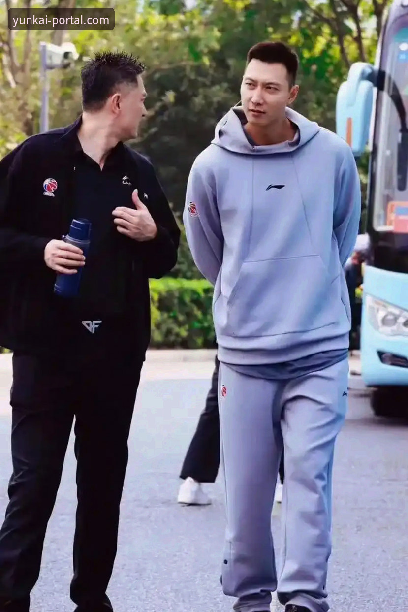 云开体育APP最新版评测 上海男篮战术执行力深度评测:从一场大胜看云开体育APP最新版观赛体验